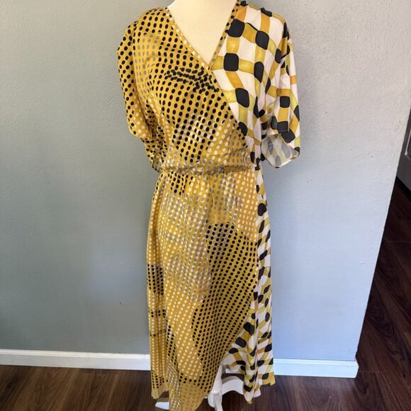 BloomChic Yellow Geometric Wrap Print Midi Dress Womens Size 26 Short Sleeve NWT - Picture 1 of 6